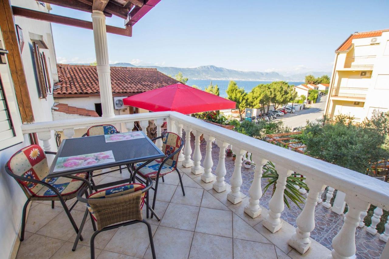Apartments David - 20M From The Beach With Parking Trogir Exterior photo