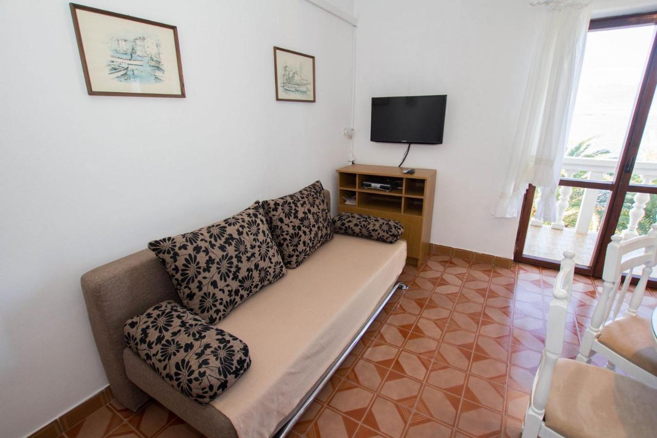 Apartments David - 20M From The Beach With Parking Trogir Exterior photo
