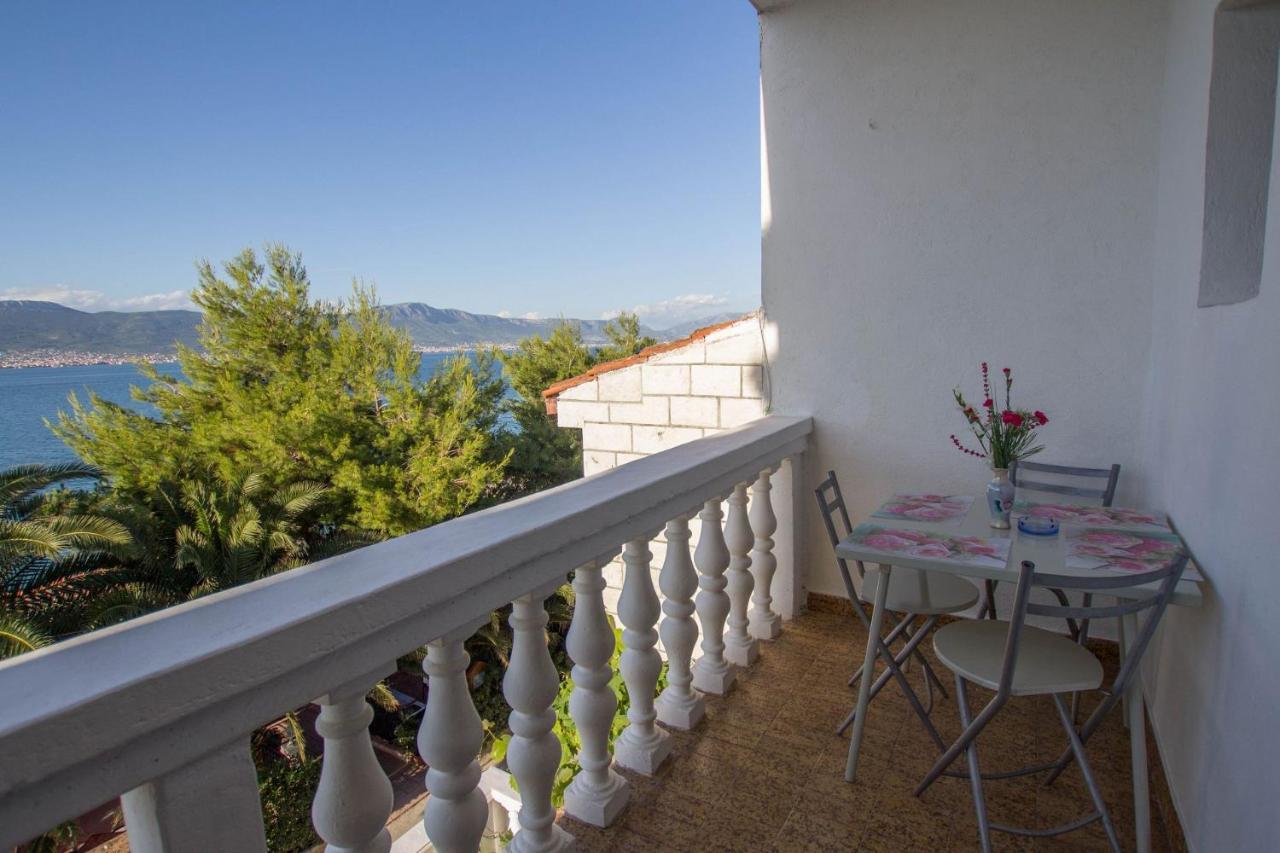 Apartments David - 20M From The Beach With Parking Trogir Exterior photo