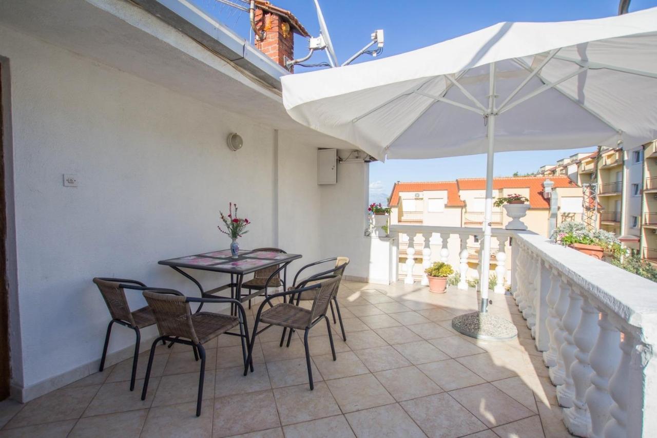 Apartments David - 20M From The Beach With Parking Trogir Exterior photo