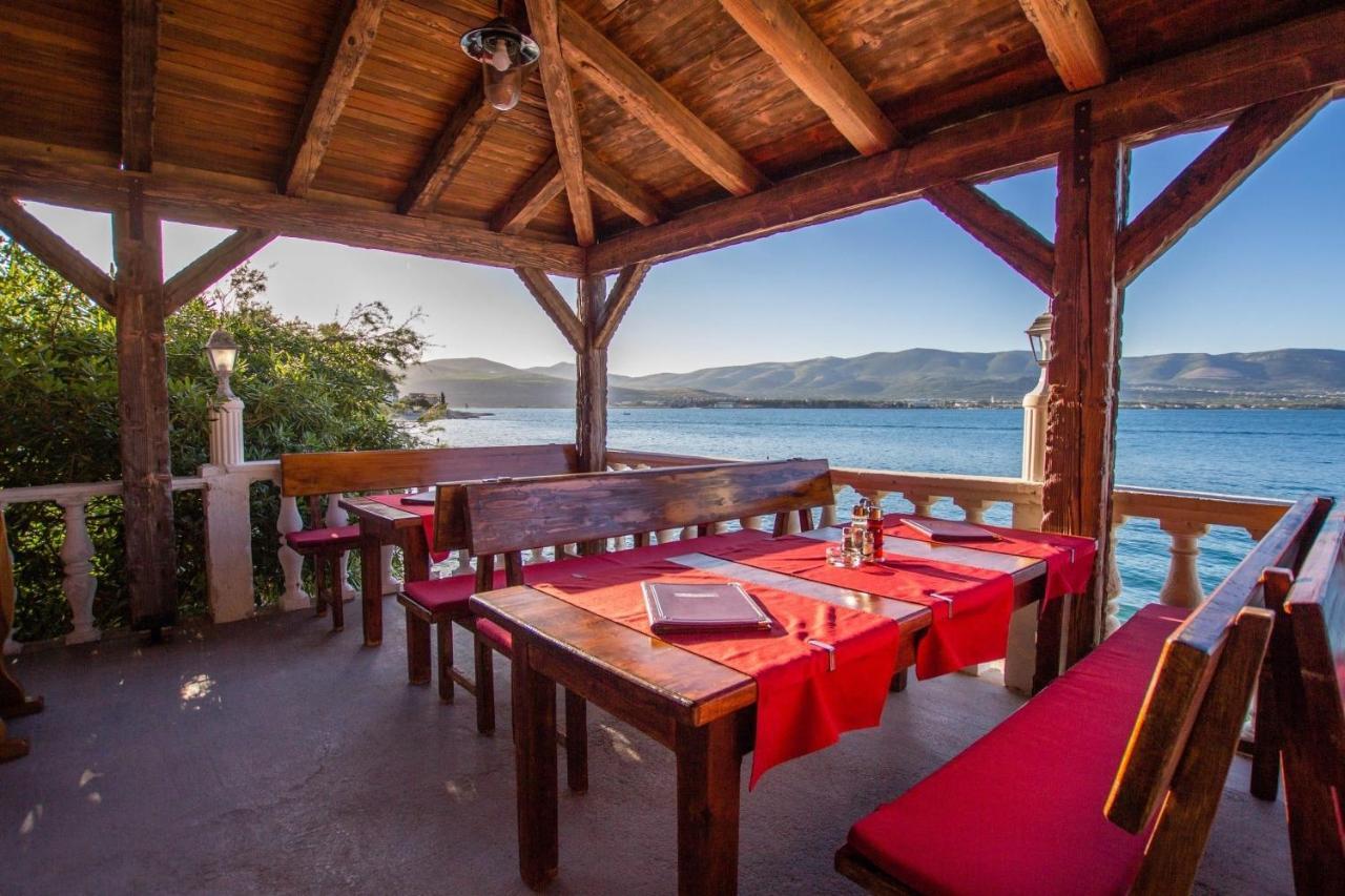 Apartments David - 20M From The Beach With Parking Trogir Exterior photo