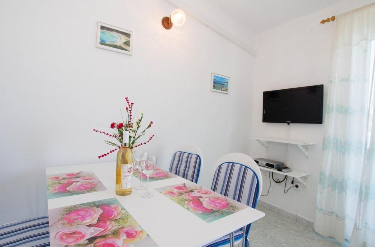 Apartments David - 20M From The Beach With Parking Trogir Exterior photo