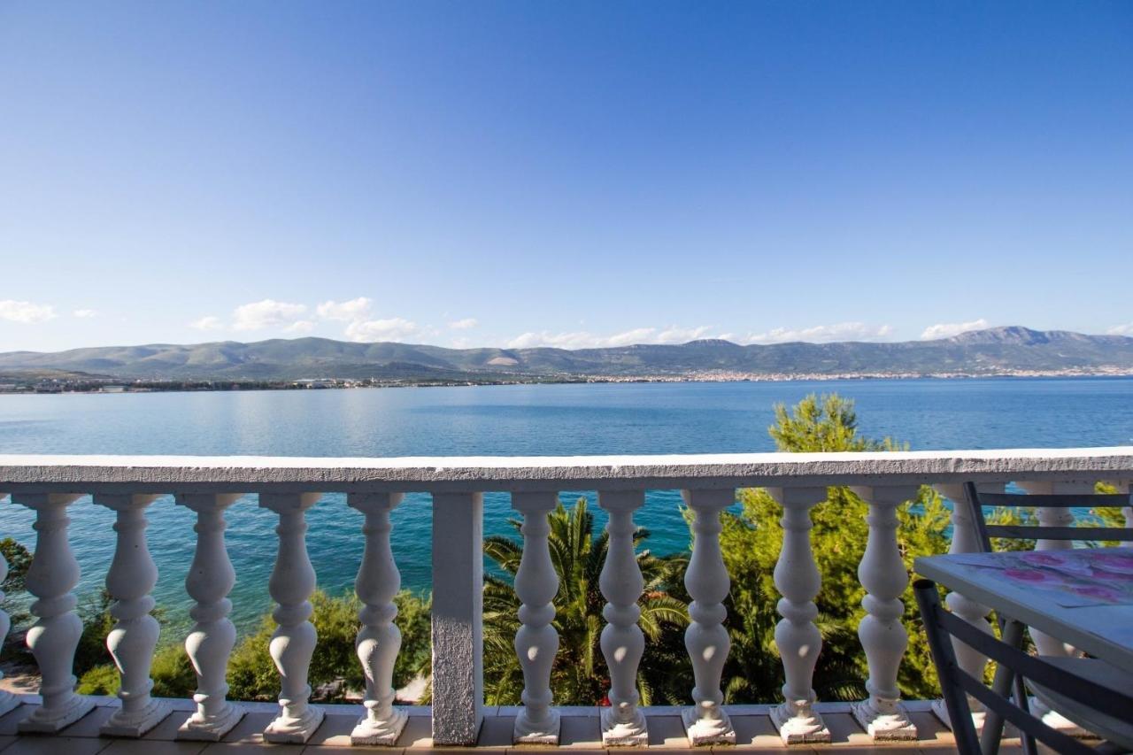 Apartments David - 20M From The Beach With Parking Trogir Exterior photo